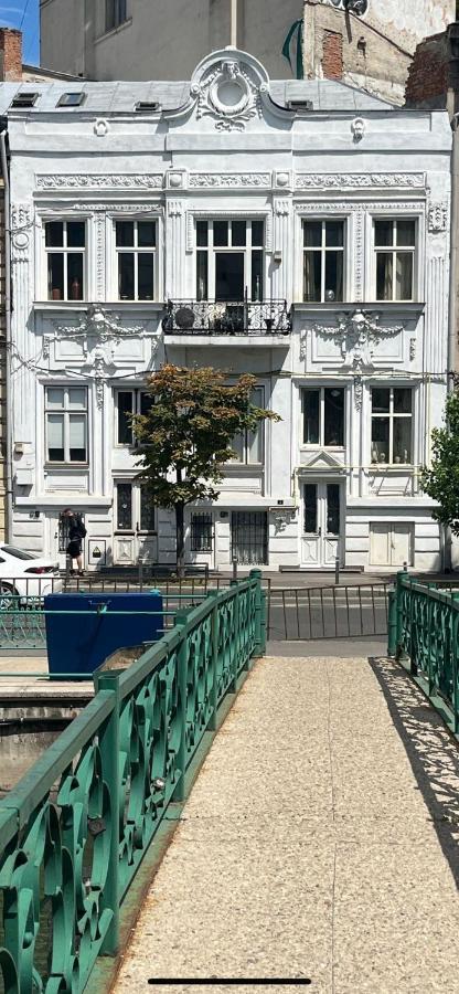 Old Town Napoleon Crib Apartment Bucharest Exterior photo